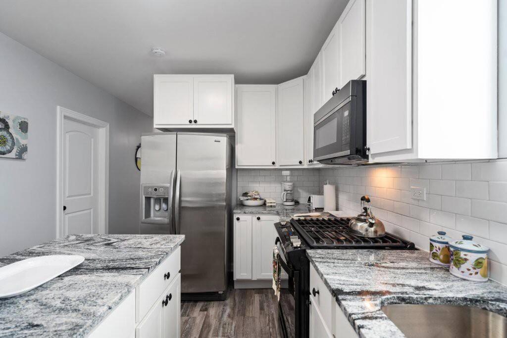 Newly Rehabbed Greystone With 2 Private Apartments, Backyard, Garage, Laundry, Close To Expressway Chicago Buitenkant foto